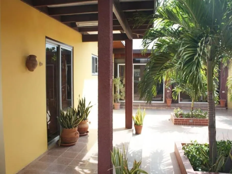 Kontakt z Aruba Balashi Apartment
